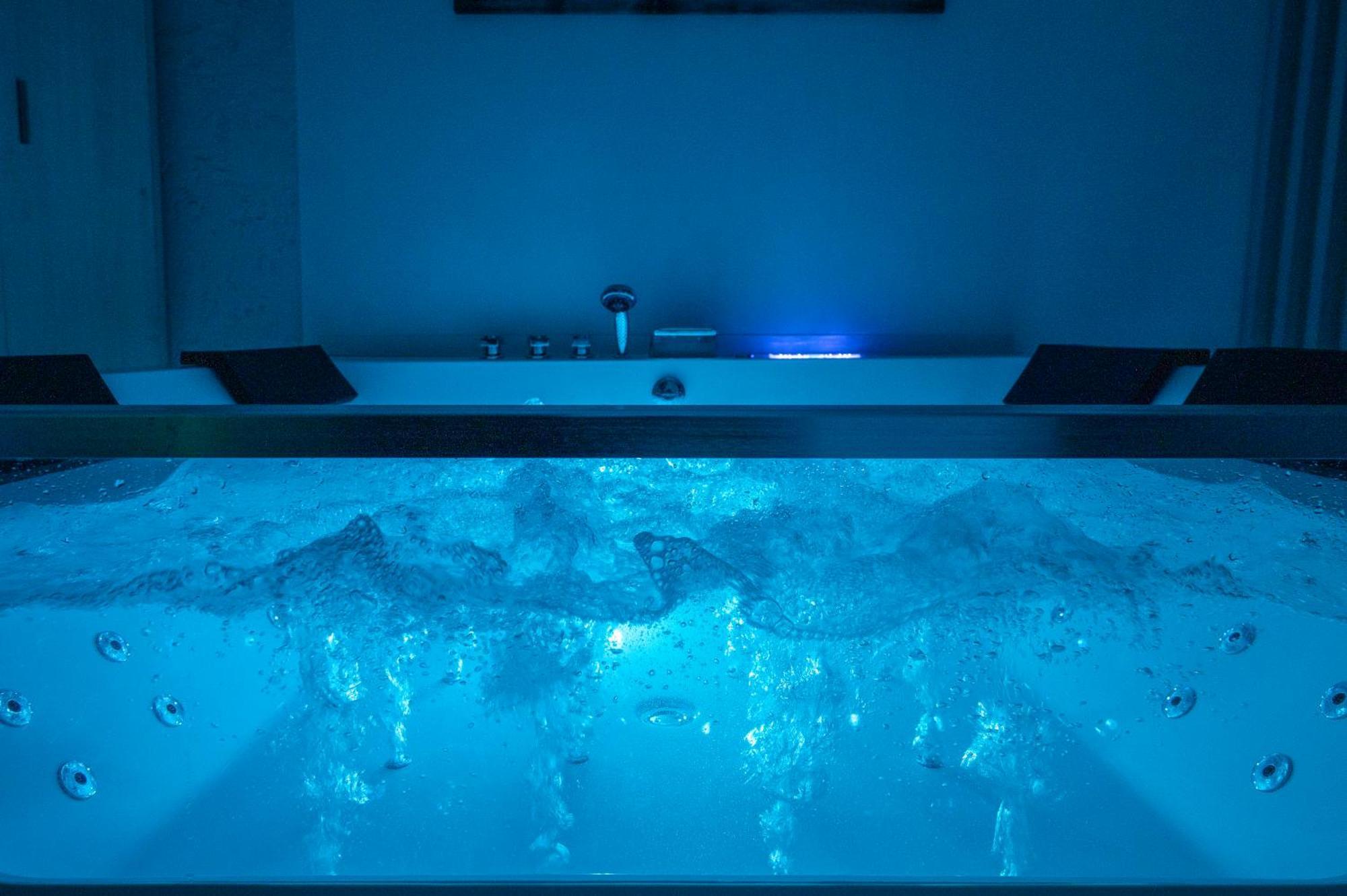 Premium Jacuzzi Suite At The City Center, By Aqua Platinum Tesalónica Exterior foto