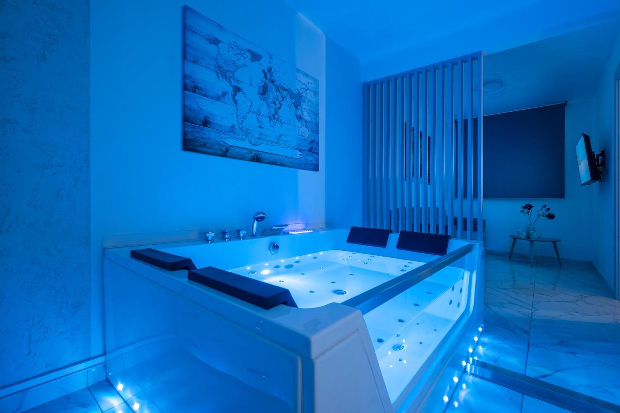 Premium Jacuzzi Suite At The City Center, By Aqua Platinum Tesalónica Exterior foto
